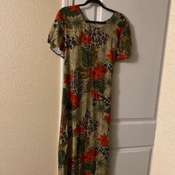 Dress - Picture 1 of 3